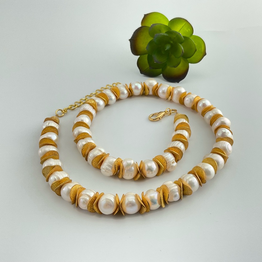 Chunky, White Baroque Pearl & Sparkle Gold Necklace, Fresh Water Pearls, Baroque - Picture 10 of 12